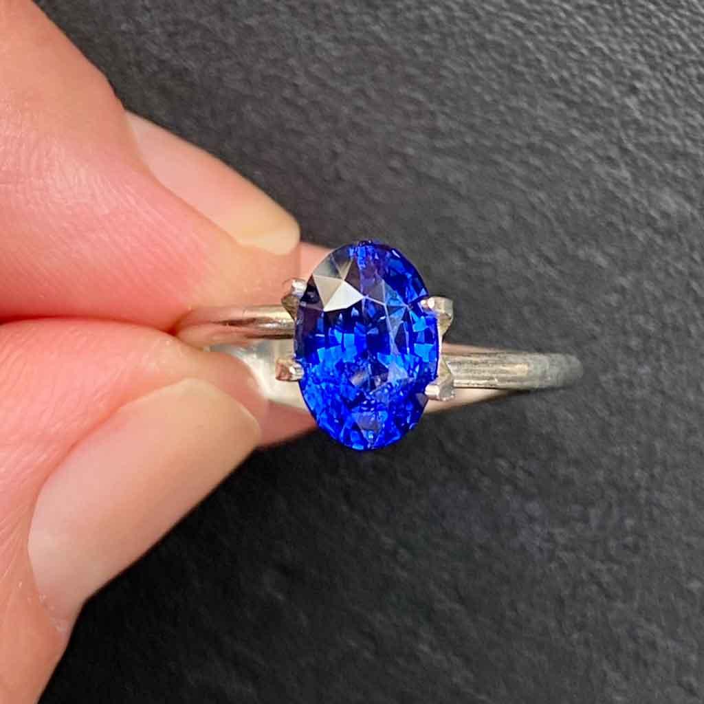 2.05ct oval cornflower blue sapphire - Lizunova Fine Jewels