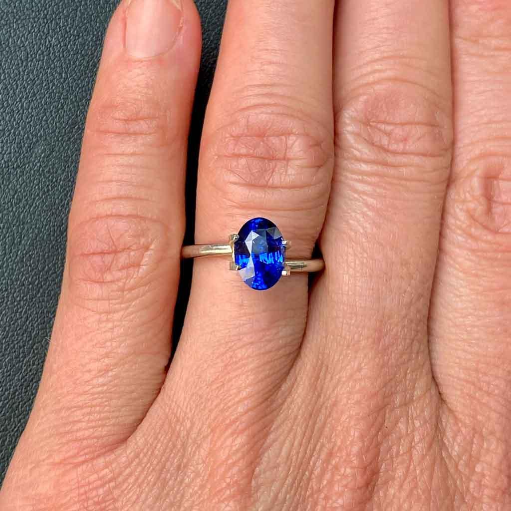 2.05ct oval cornflower blue sapphire - Lizunova Fine Jewels