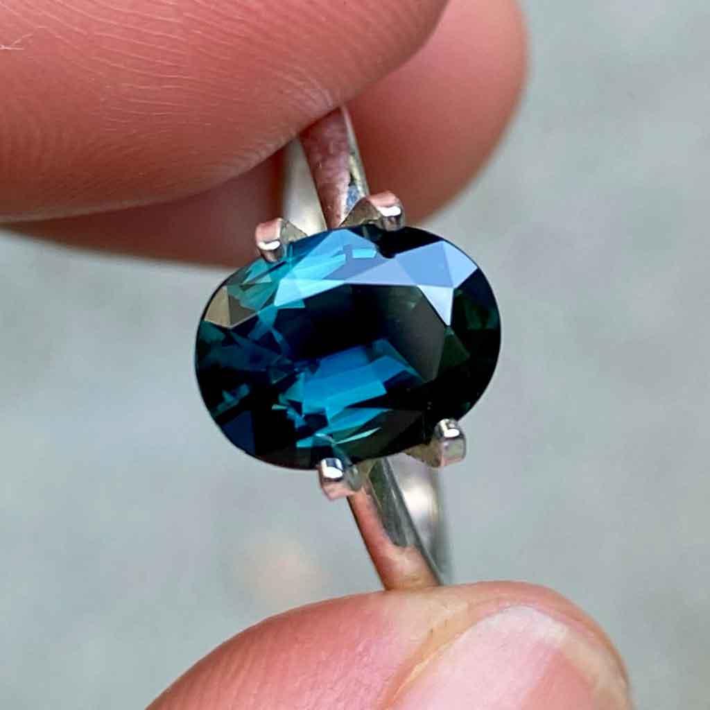 2.08ct oval Australian teal parti sapphire - Lizunova Fine Jewels
