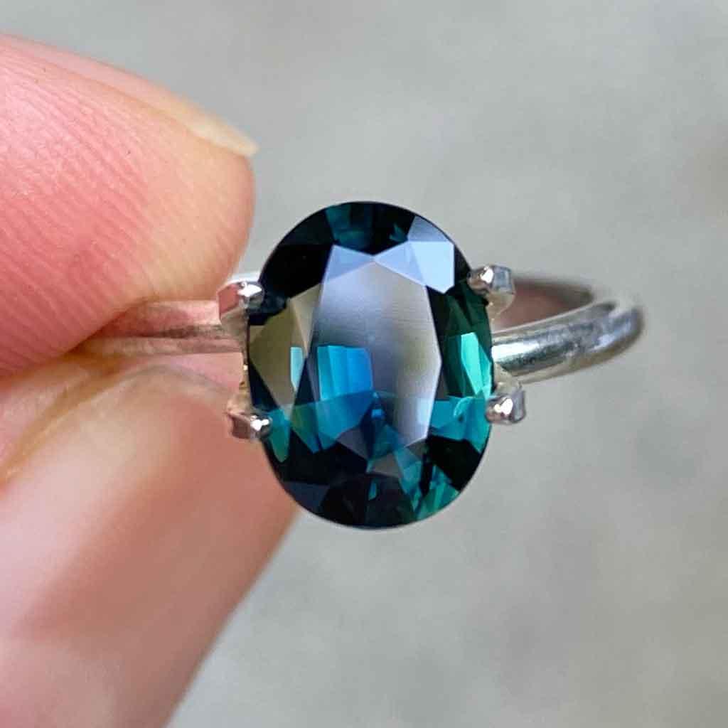 2.08ct oval Australian teal parti sapphire - Lizunova Fine Jewels