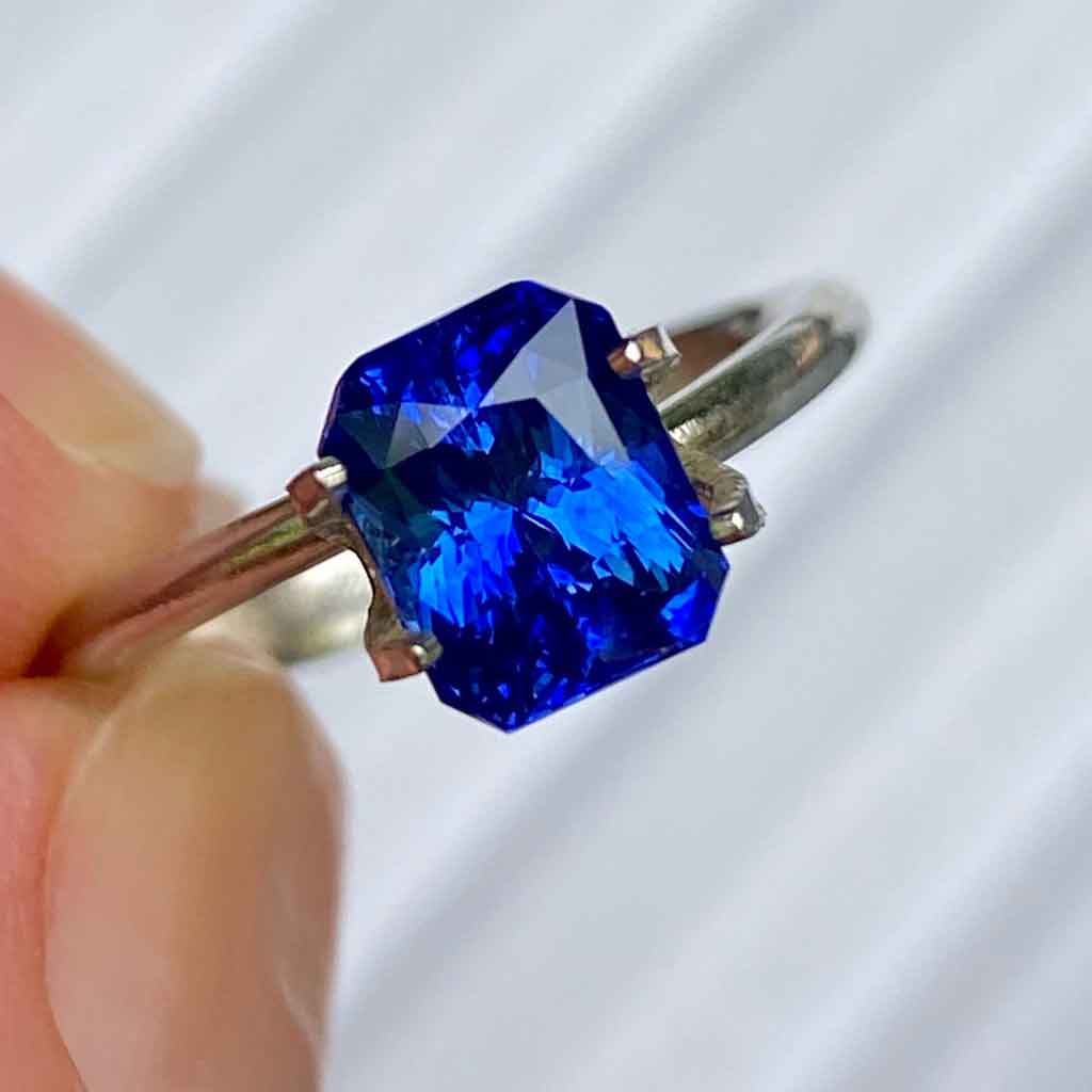 emerald-radiant-cut-royal-blue-sapphire-engagement-ring-Lizunova-Fine-Jewels-Sydney-Jeweller-Sydney-NSW-Australia