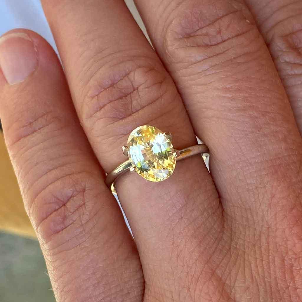 2.23ct oval yellow sapphire - Lizunova Fine Jewels