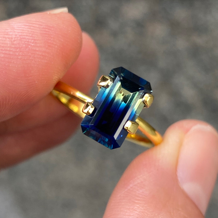 Australian-parti-teal-sapphire-bespoke-engagement-ring-Sydney-jeweller-Lizunova-Fine-Jewels