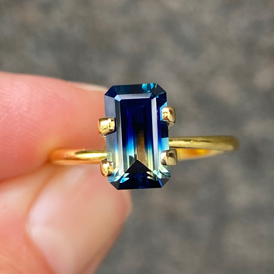 Australian-parti-teal-sapphire-bespoke-engagement-ring-Sydney-jeweller-Lizunova-Fine-Jewels