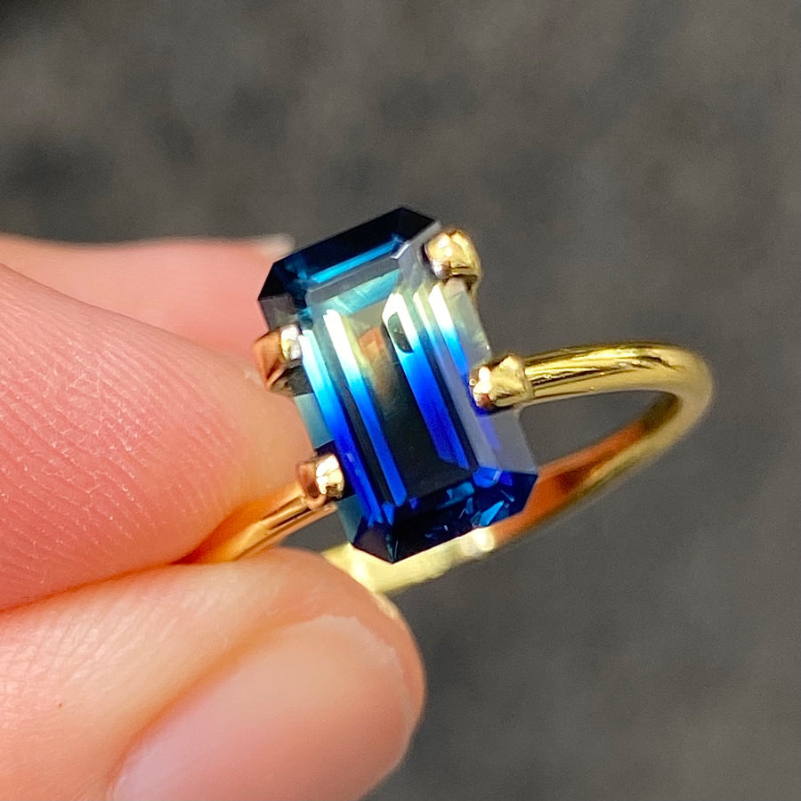 Australian-parti-teal-sapphire-bespoke-engagement-ring-Sydney-jeweller-Lizunova-Fine-Jewels