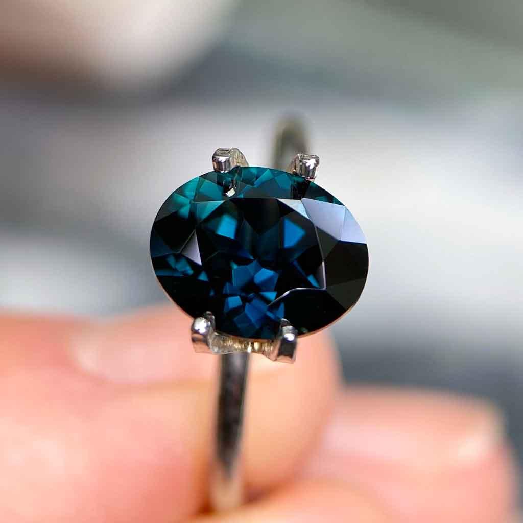 2.37ct oval Australian teal sapphire - Lizunova Fine Jewels