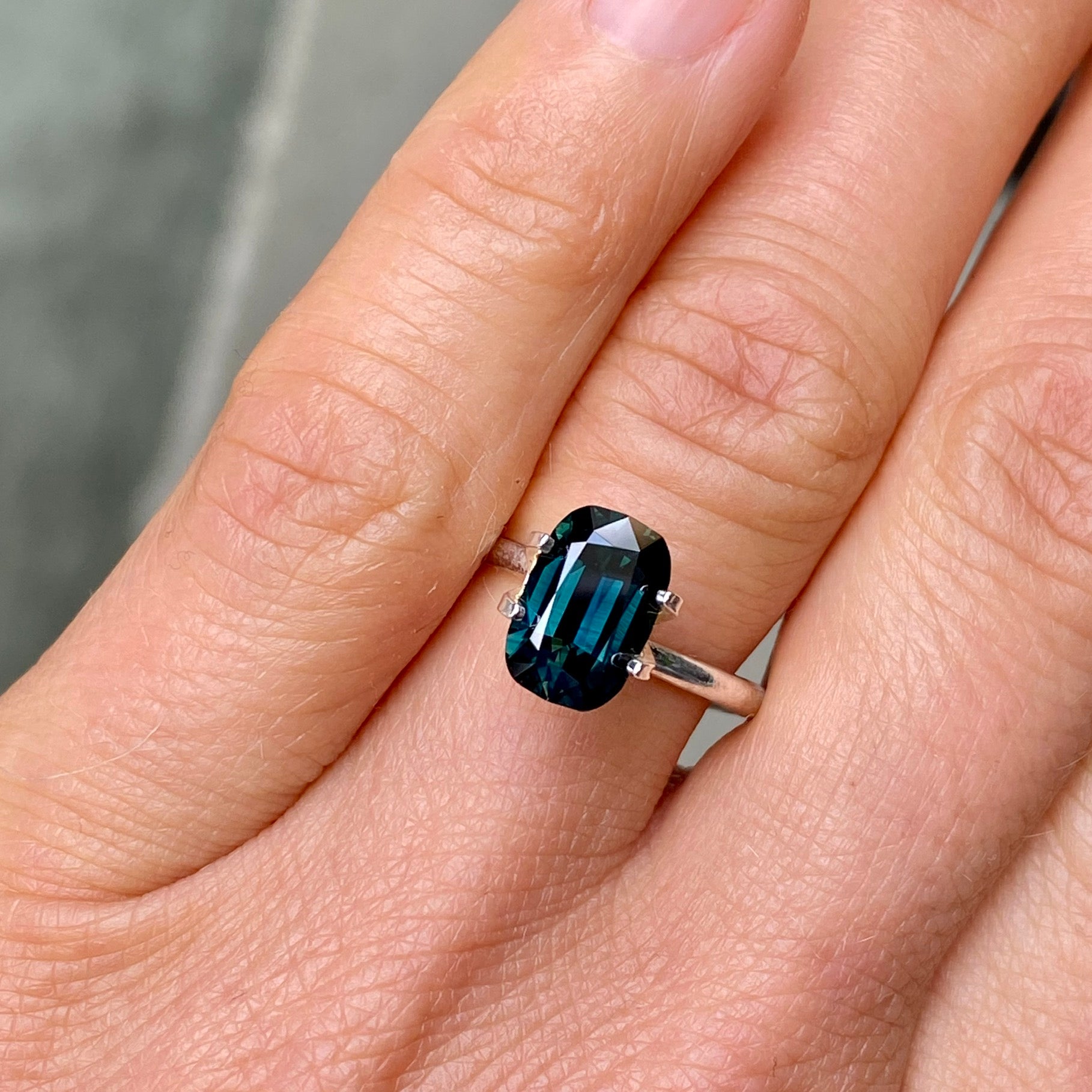 Australian-parti-teal-sapphire-bespoke-engagement-ring-Sydney-jeweller-Lizunova-Fine-Jewels