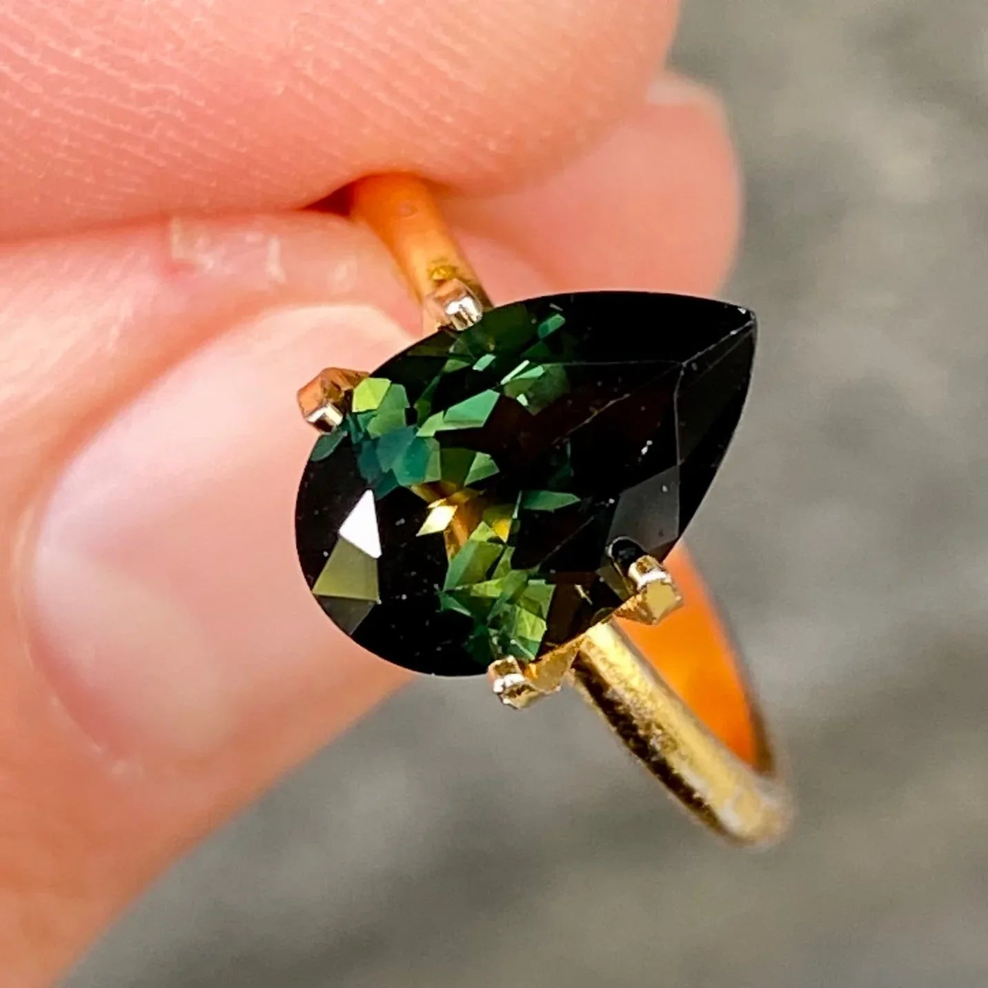 2.72ct pear cut Australian parti sapphire - Lizunova Fine Jewels