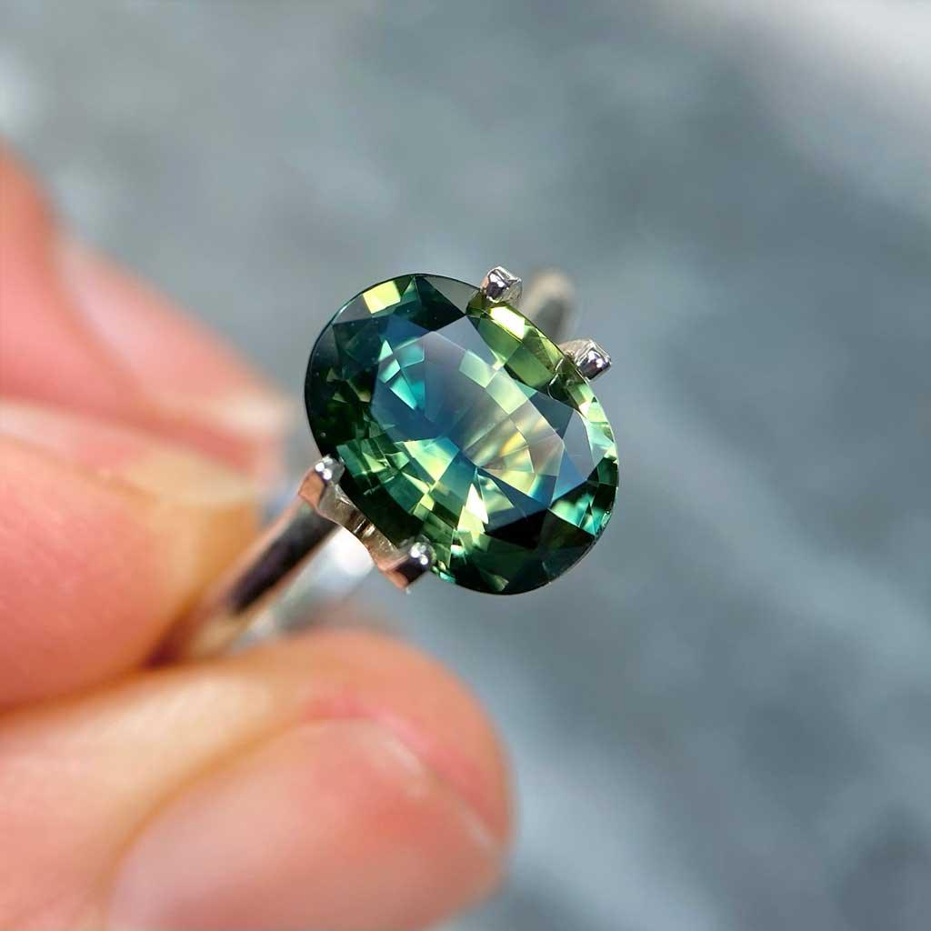 2.79ct oval Australian parti sapphire - Lizunova Fine Jewels