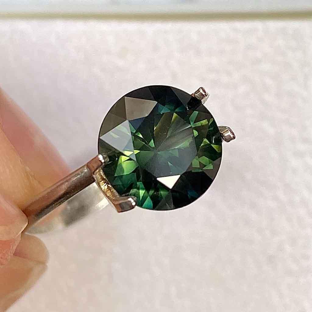3.02ct round Australian green sapphire - Lizunova Fine Jewels