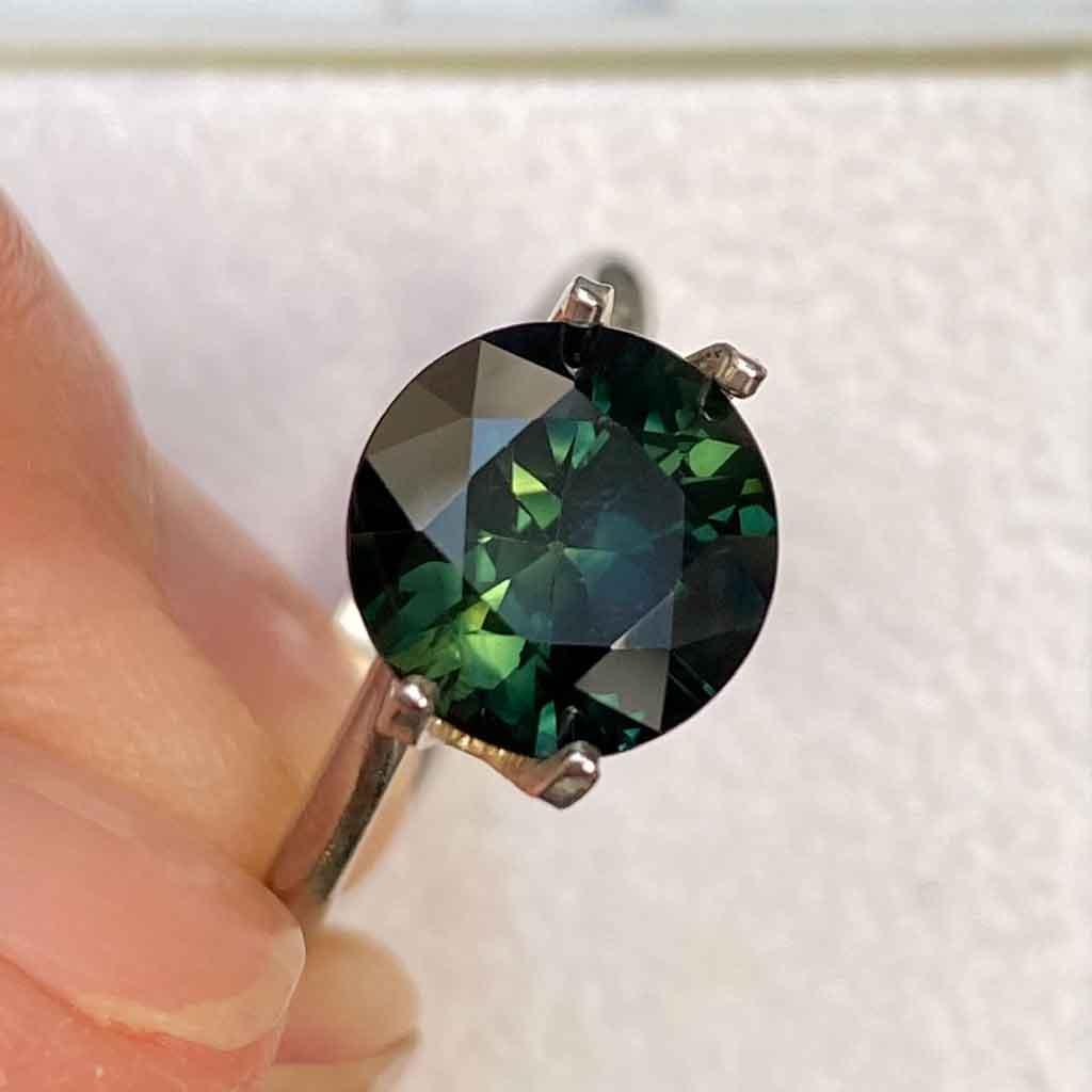 3.02ct round Australian green sapphire - Lizunova Fine Jewels