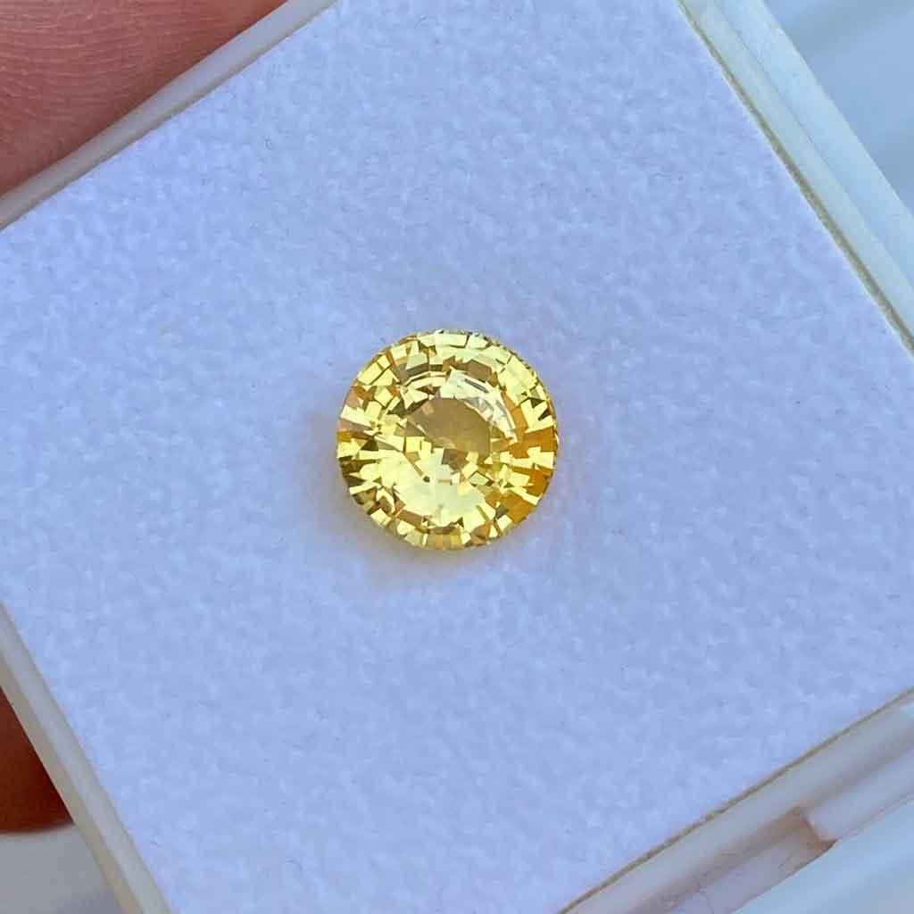3.06ct round yellow sapphire - Lizunova Fine Jewels
