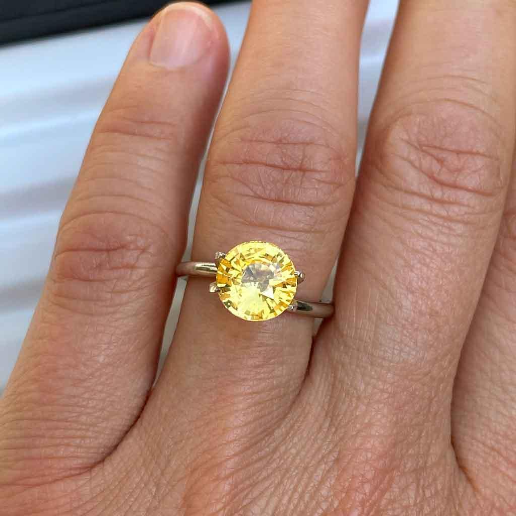 3.06ct round yellow sapphire - Lizunova Fine Jewels