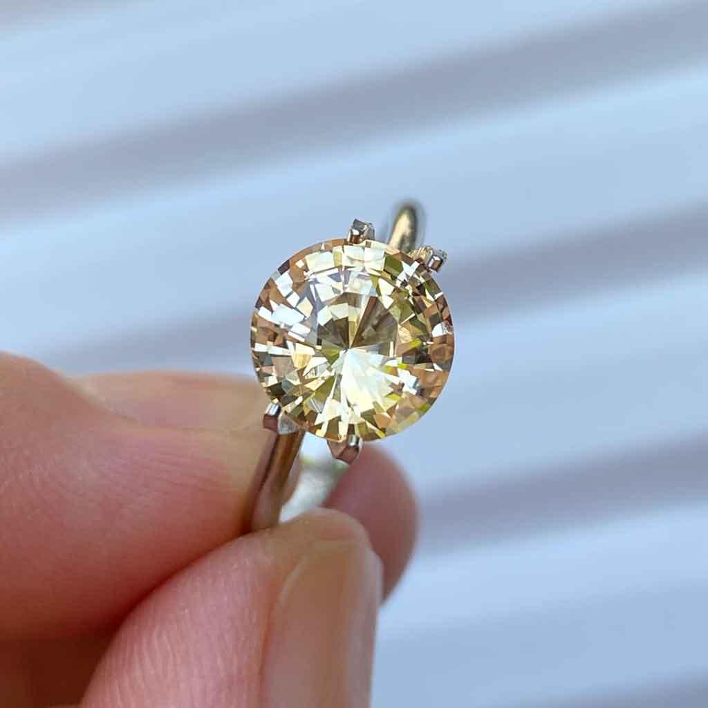 3.08ct round yellow sapphire - Lizunova Fine Jewels