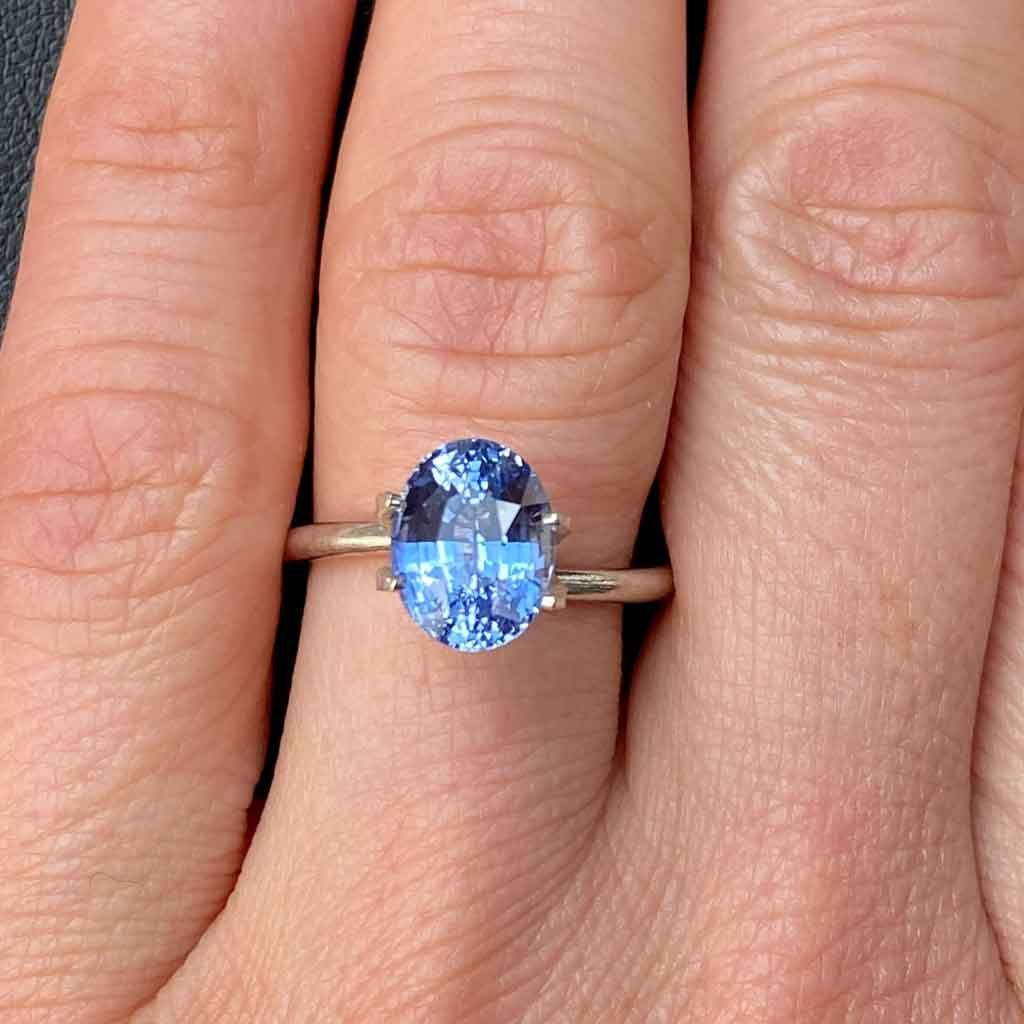 3.12ct oval light blue sapphire - Lizunova Fine Jewels