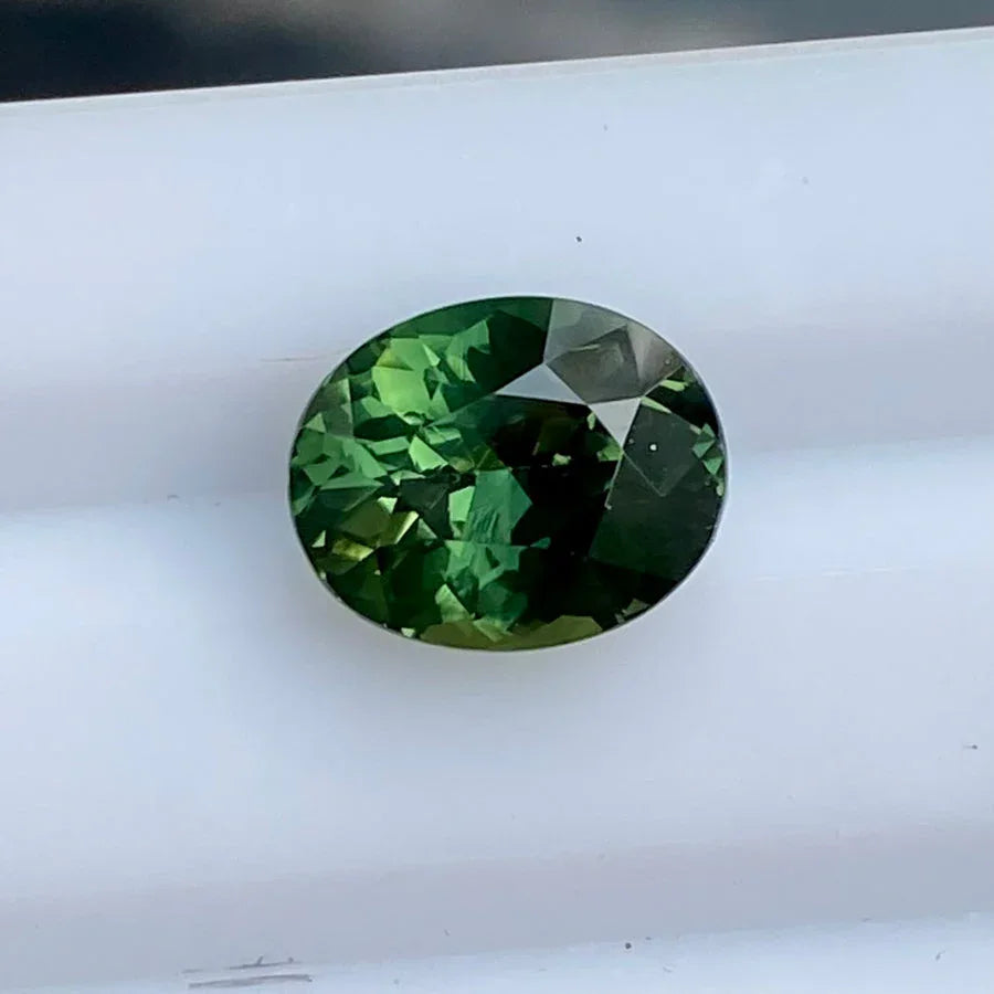 3.22ct oval Australian green sapphire - Lizunova Fine Jewels