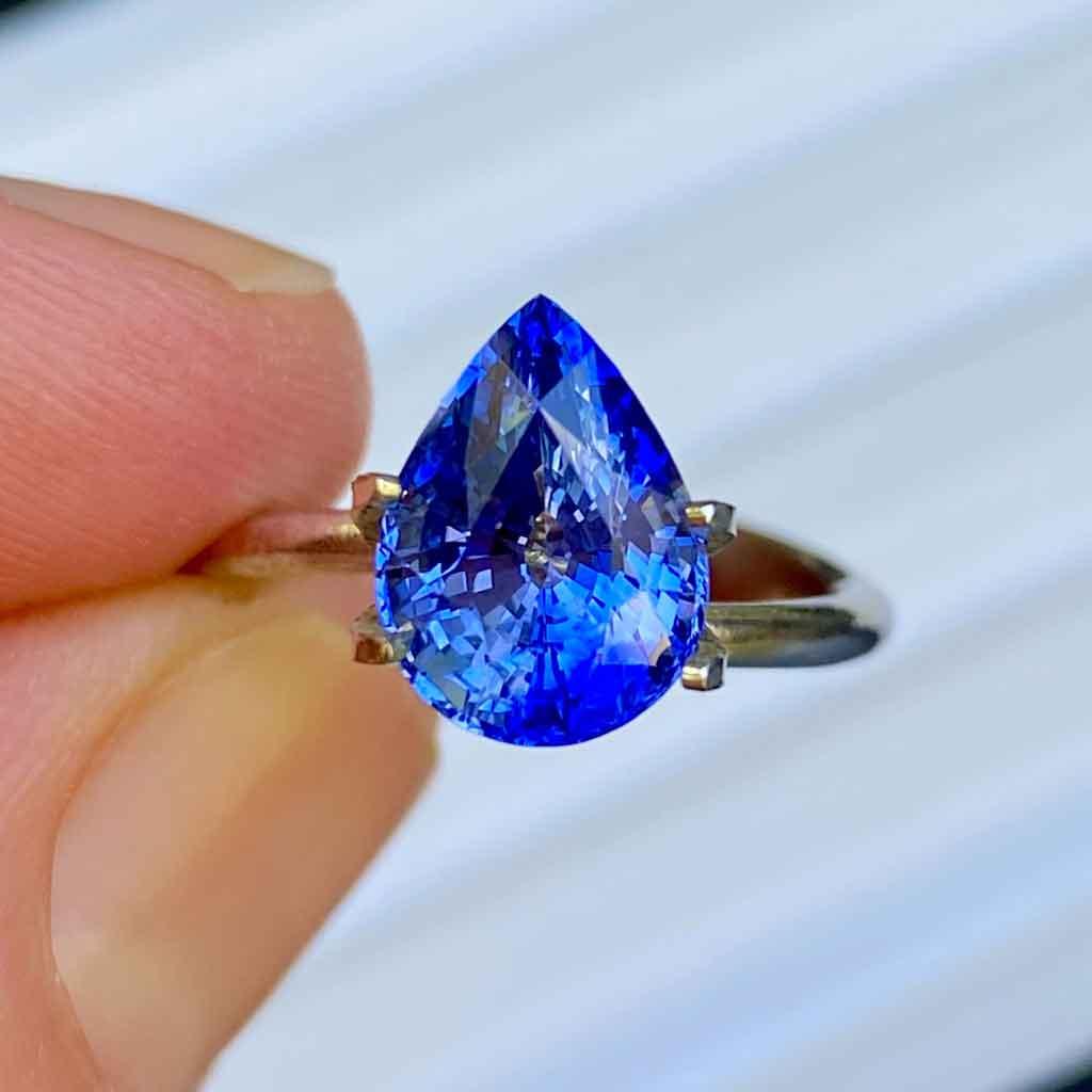 3.28ct pear cut blue sapphire - Lizunova Fine Jewels