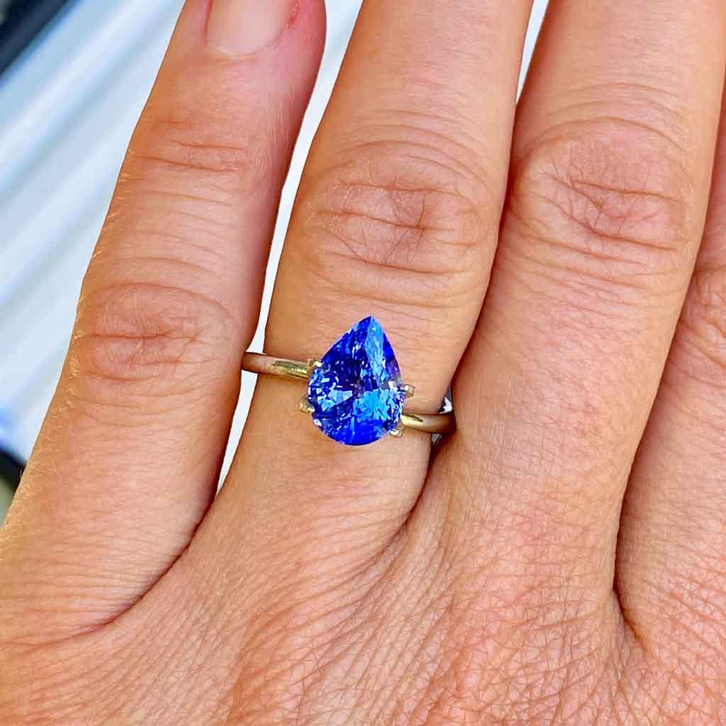 3.28ct pear cut blue sapphire - Lizunova Fine Jewels