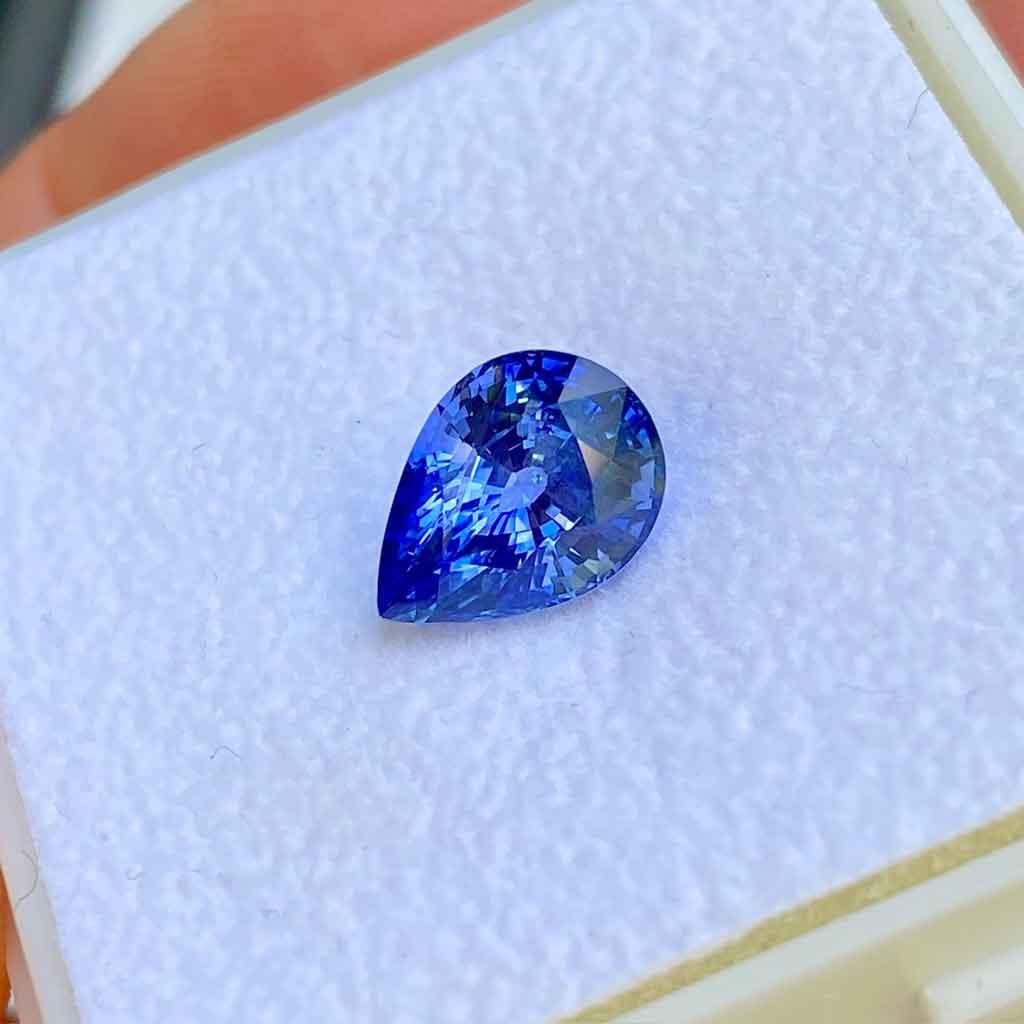 3.28ct pear cut blue sapphire - Lizunova Fine Jewels