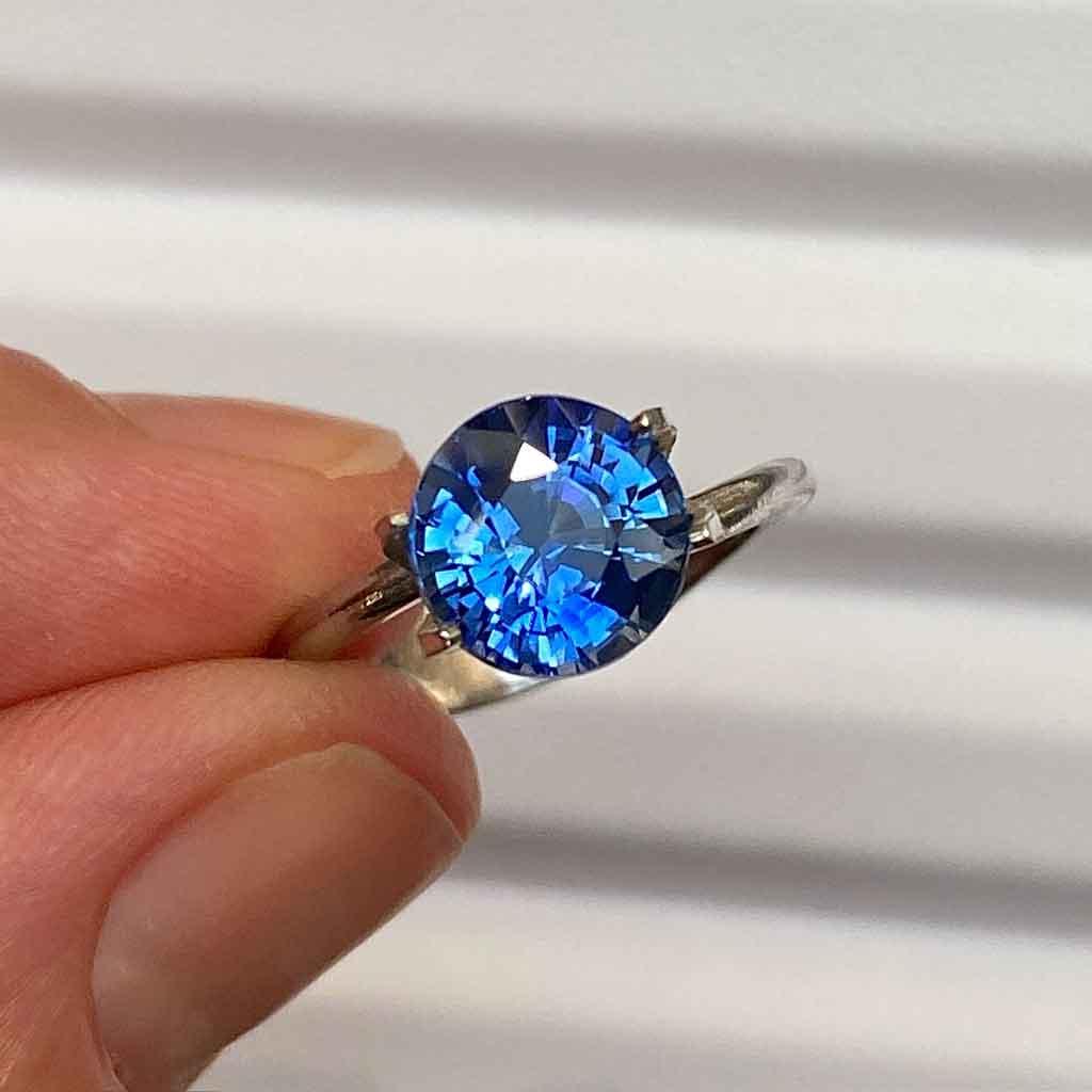 3.32ct round cornflower blue sapphire - Lizunova Fine Jewels