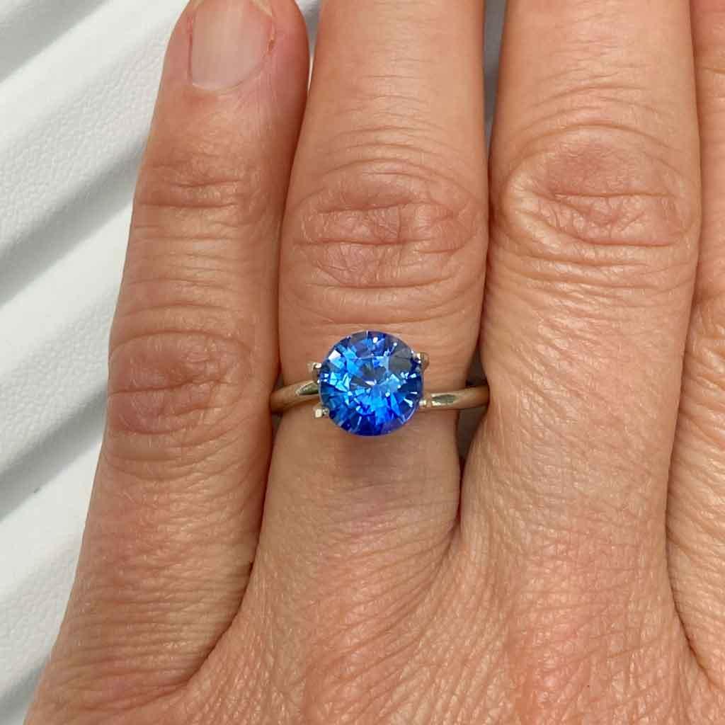 3.32ct round cornflower blue sapphire - Lizunova Fine Jewels