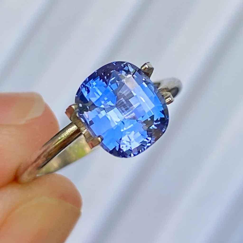 3.37ct cushion cut blue sapphire - Lizunova Fine Jewels