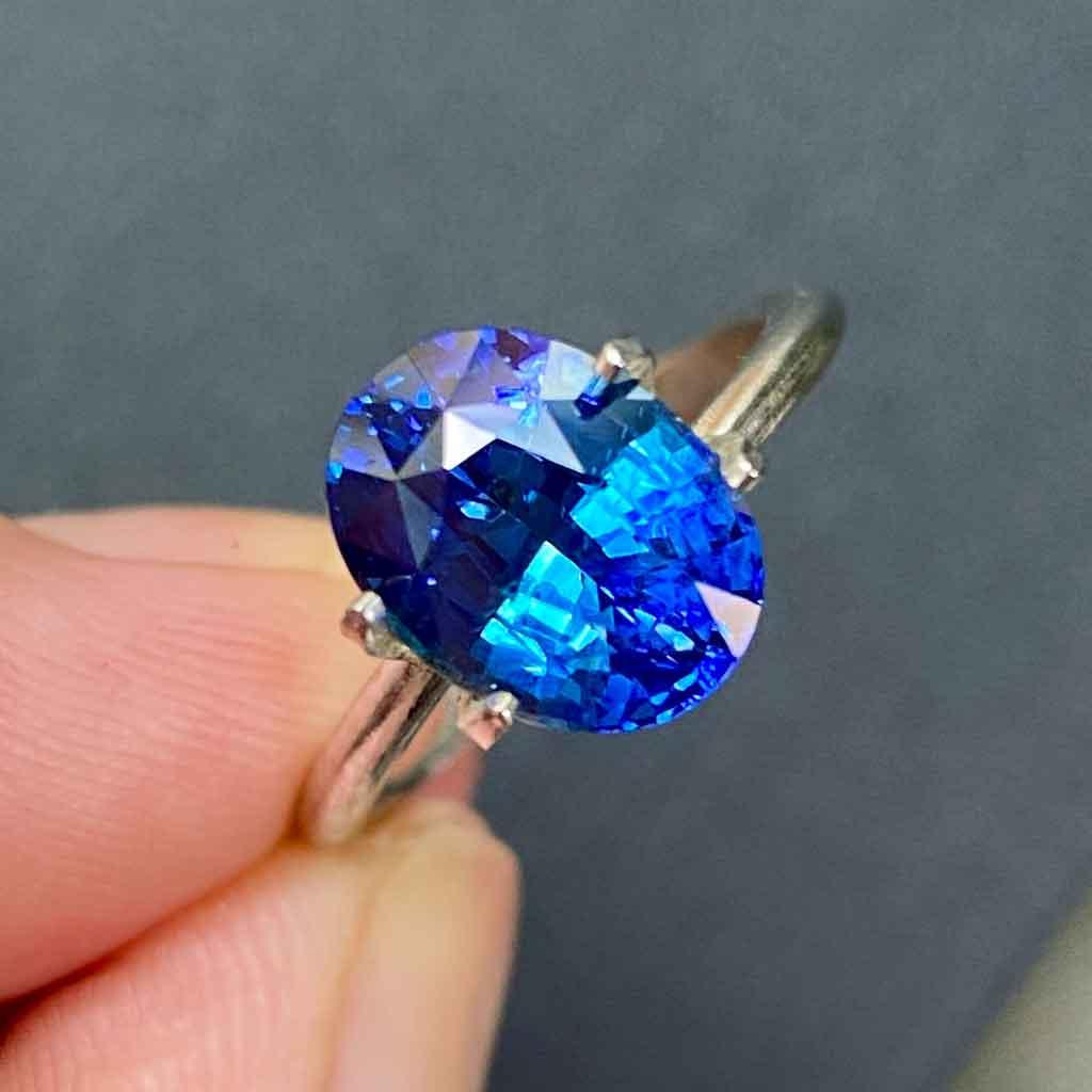 3.3ct oval cornflower blue sapphire - Lizunova Fine Jewels