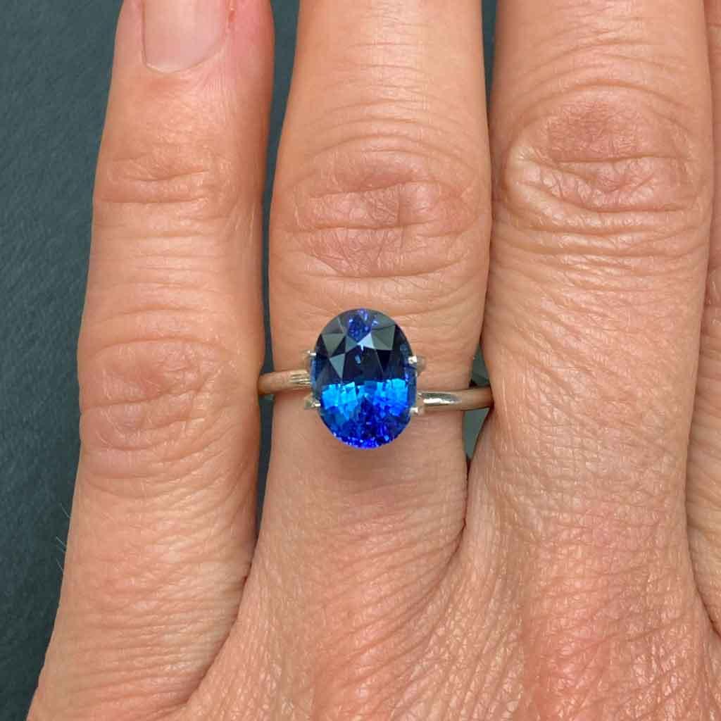 3.3ct oval cornflower blue sapphire - Lizunova Fine Jewels