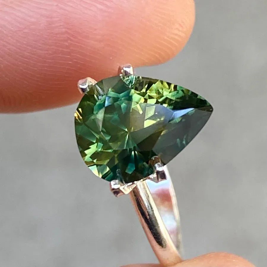 3.43ct pear cut Australian parti sapphire - Lizunova Fine Jewels