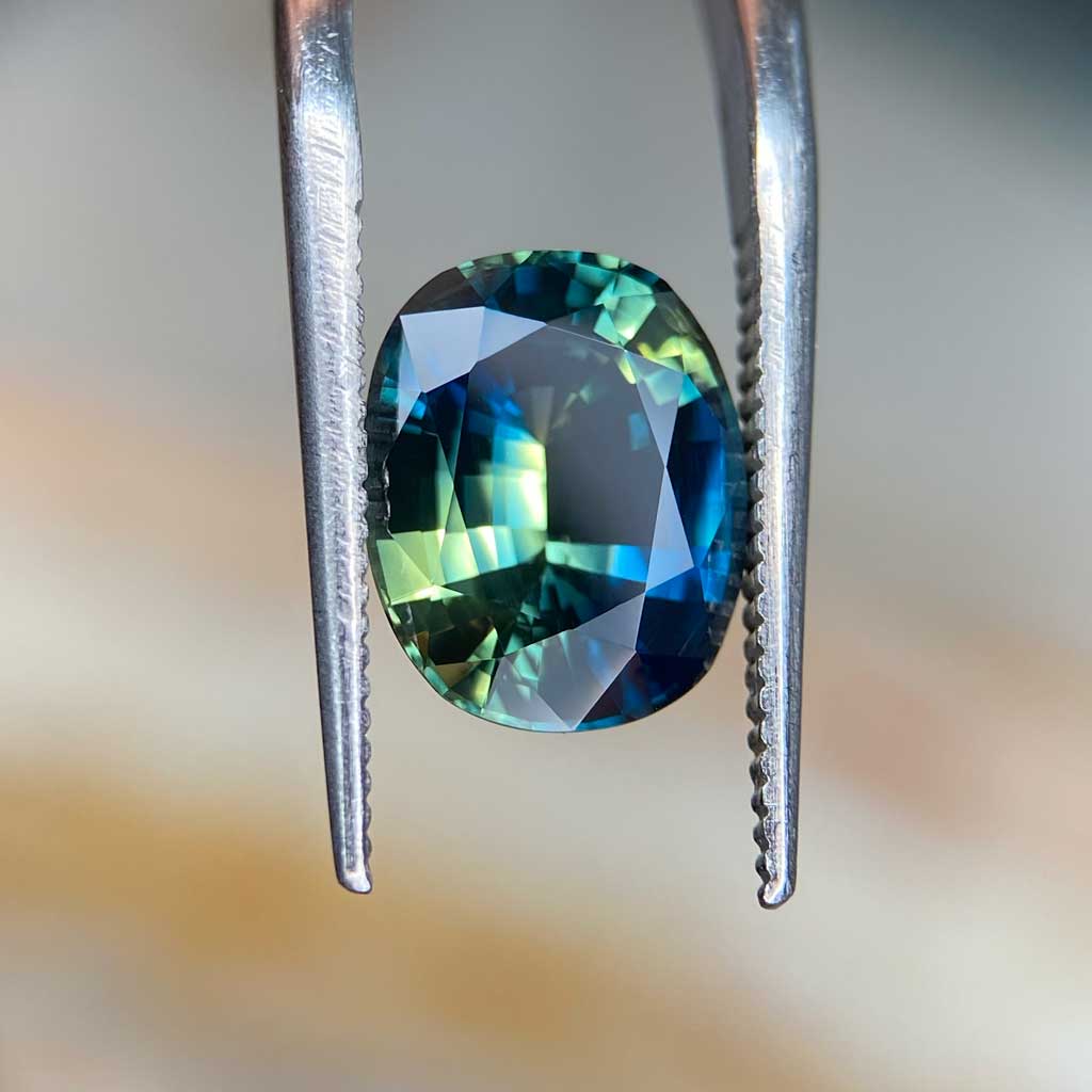 3.54ct blue green yellow Australian parti sapphire available for bespoke engagement ring by Australian jeweller Lizunova, Sydney NSW