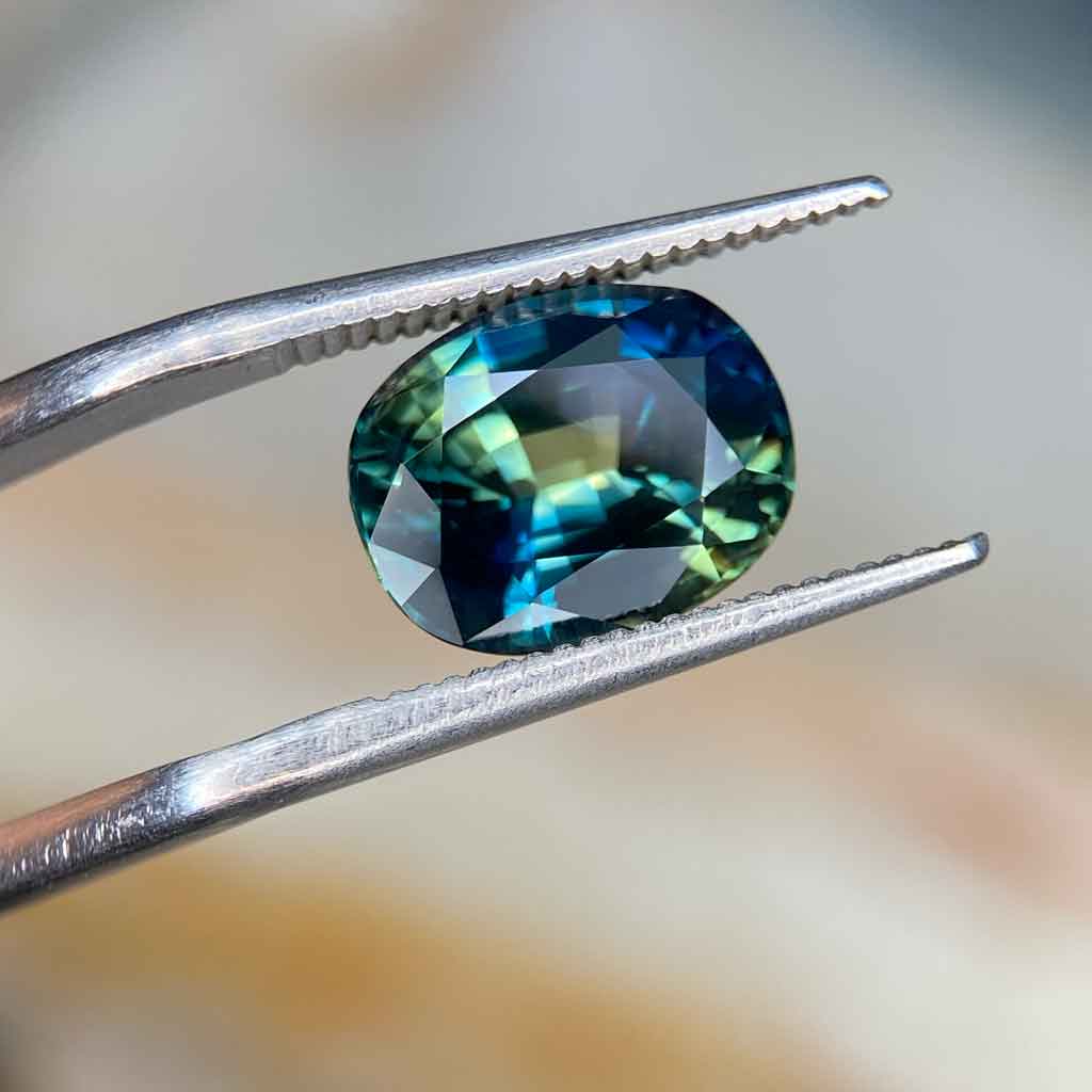 3.54ct blue green yellow Australian parti sapphire available for bespoke engagement ring by Australian jeweller Lizunova, Sydney NSW