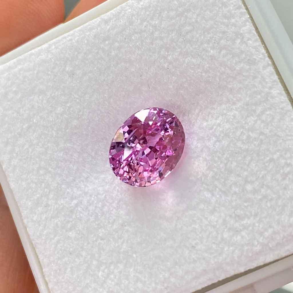 4.03ct oval pink sapphire - Lizunova Fine Jewels