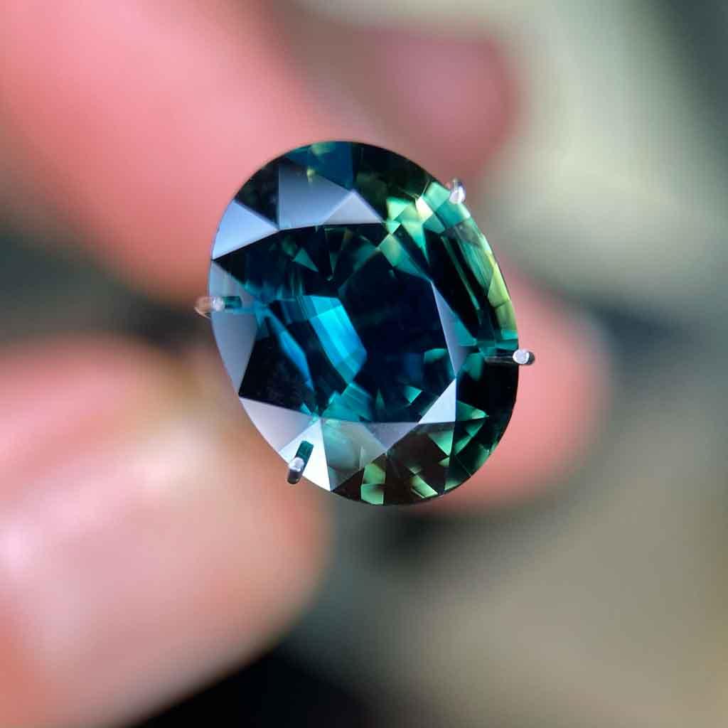 4.69ct oval Australian teal parti sapphire - Lizunova Fine Jewels