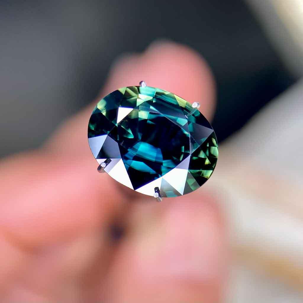 4.69ct oval Australian teal parti sapphire - Lizunova Fine Jewels