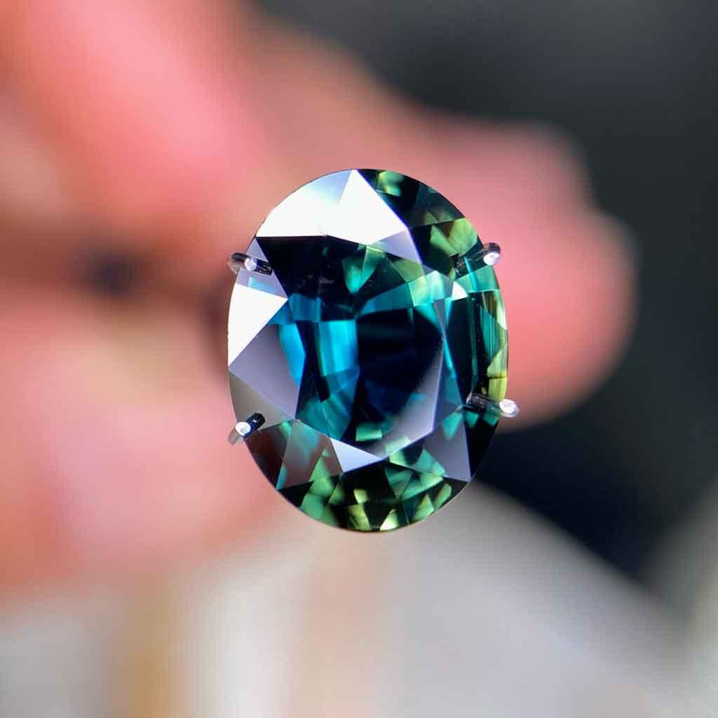 4.69ct oval Australian teal parti sapphire - Lizunova Fine Jewels