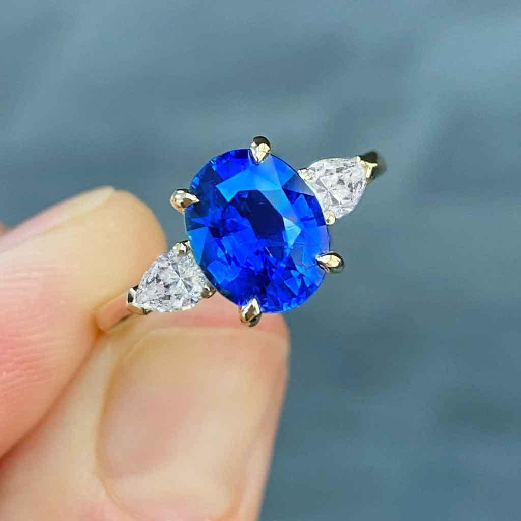 Sofia | Oval cornflower blue sapphire diamond engagement ring - Lizunova Fine Jewels