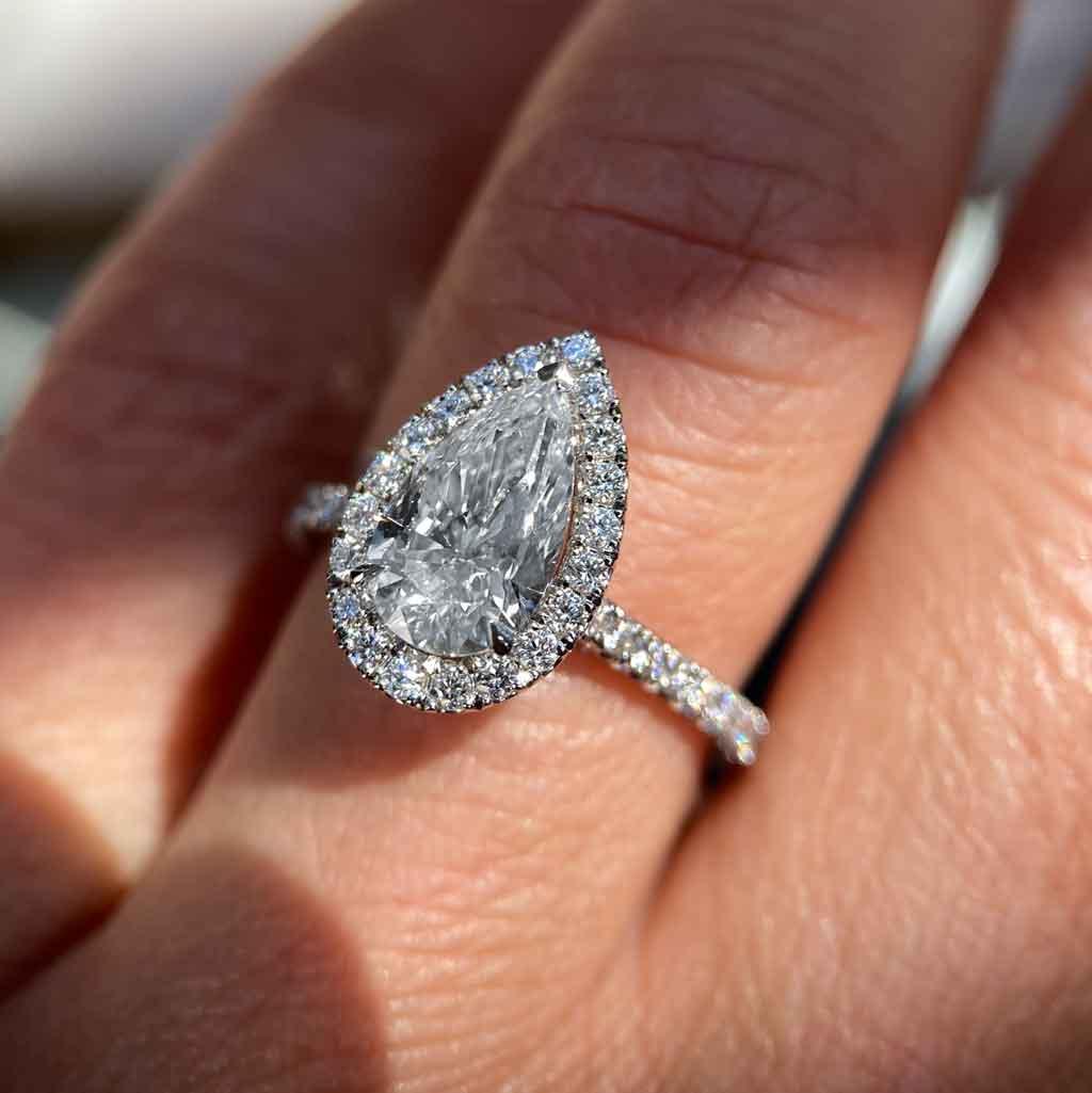 Astrid | Diamond halo engagement ring - Lizunova Fine Jewels