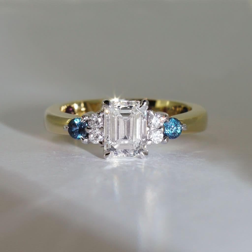 Carolina | Diamond & alexandrite engagement ring - Lizunova Fine Jewels