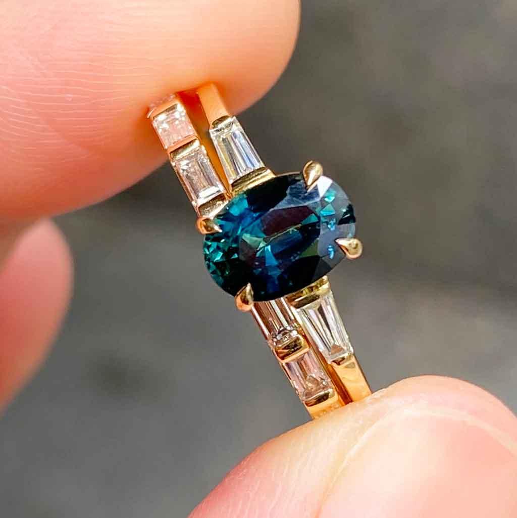 Grace | Oval sapphire & diamond engagement ring - Lizunova Fine Jewels