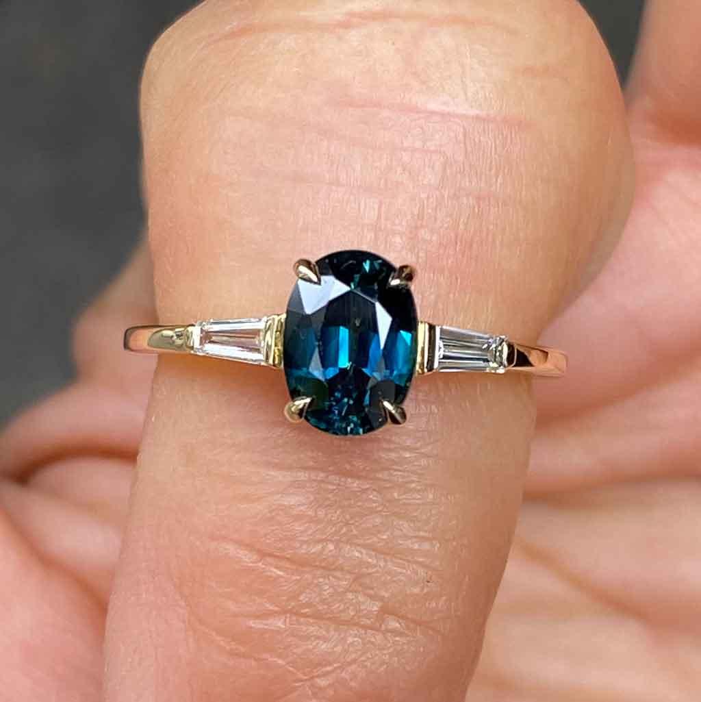 Grace | Oval sapphire & diamond engagement ring - Lizunova Fine Jewels