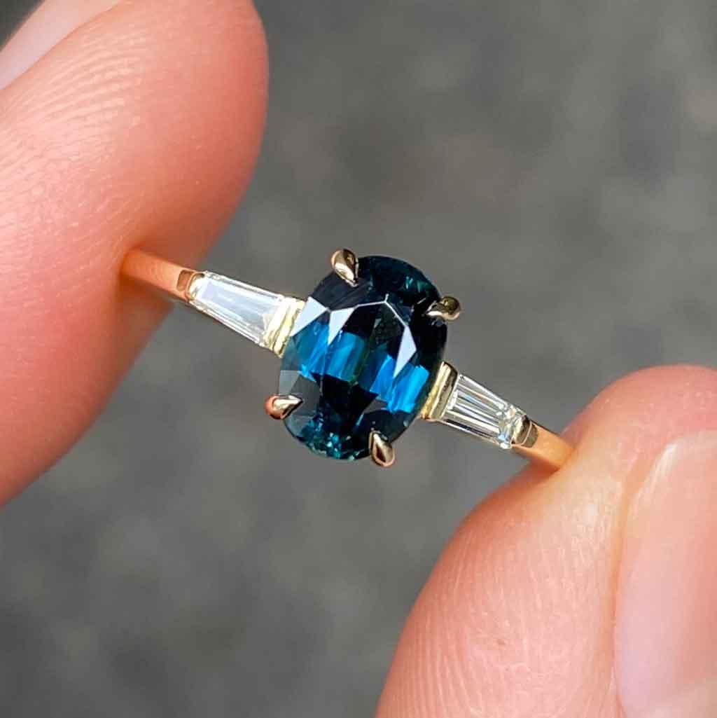 Grace | Oval sapphire & diamond engagement ring - Lizunova Fine Jewels