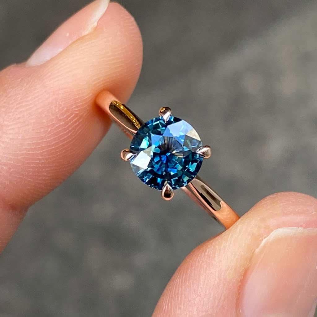Ina | Round teal sapphire engagement ring - Lizunova Fine Jewels