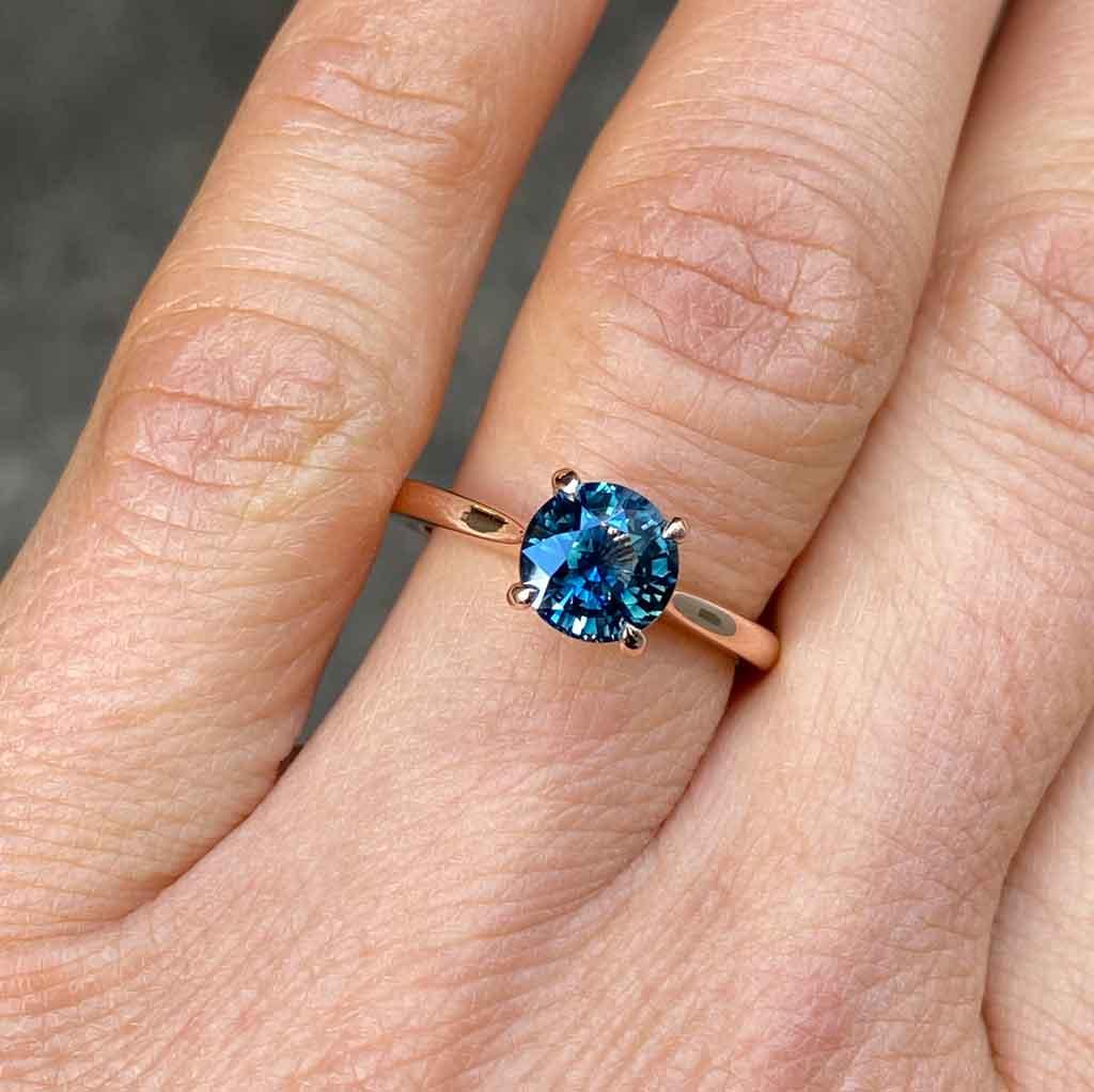 Ina | Round teal sapphire engagement ring - Lizunova Fine Jewels