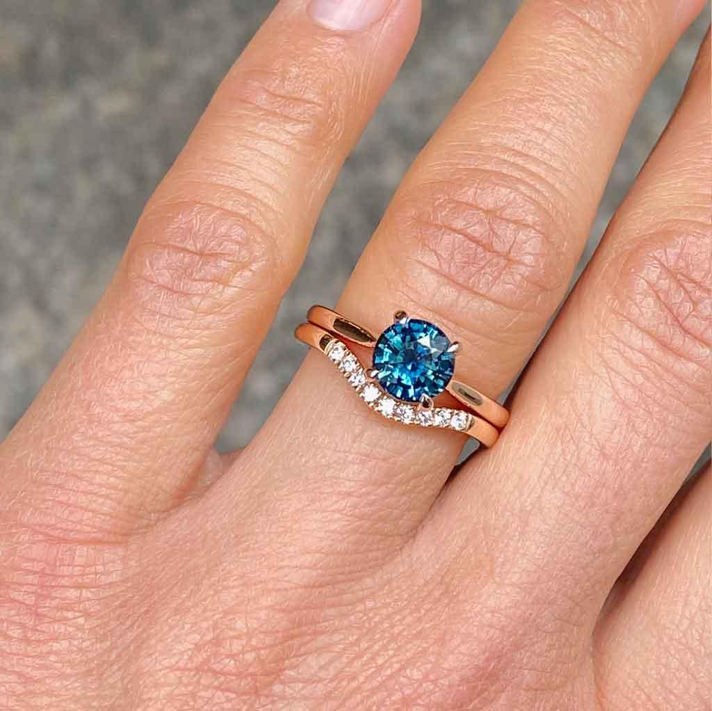 Ina | Round teal sapphire engagement ring - Lizunova Fine Jewels
