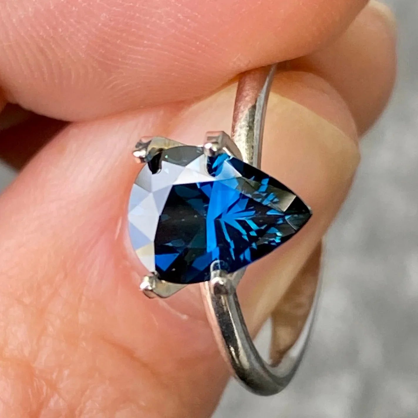 1.73ct pear cut Australian teal sapphire - Lizunova Fine Jewels