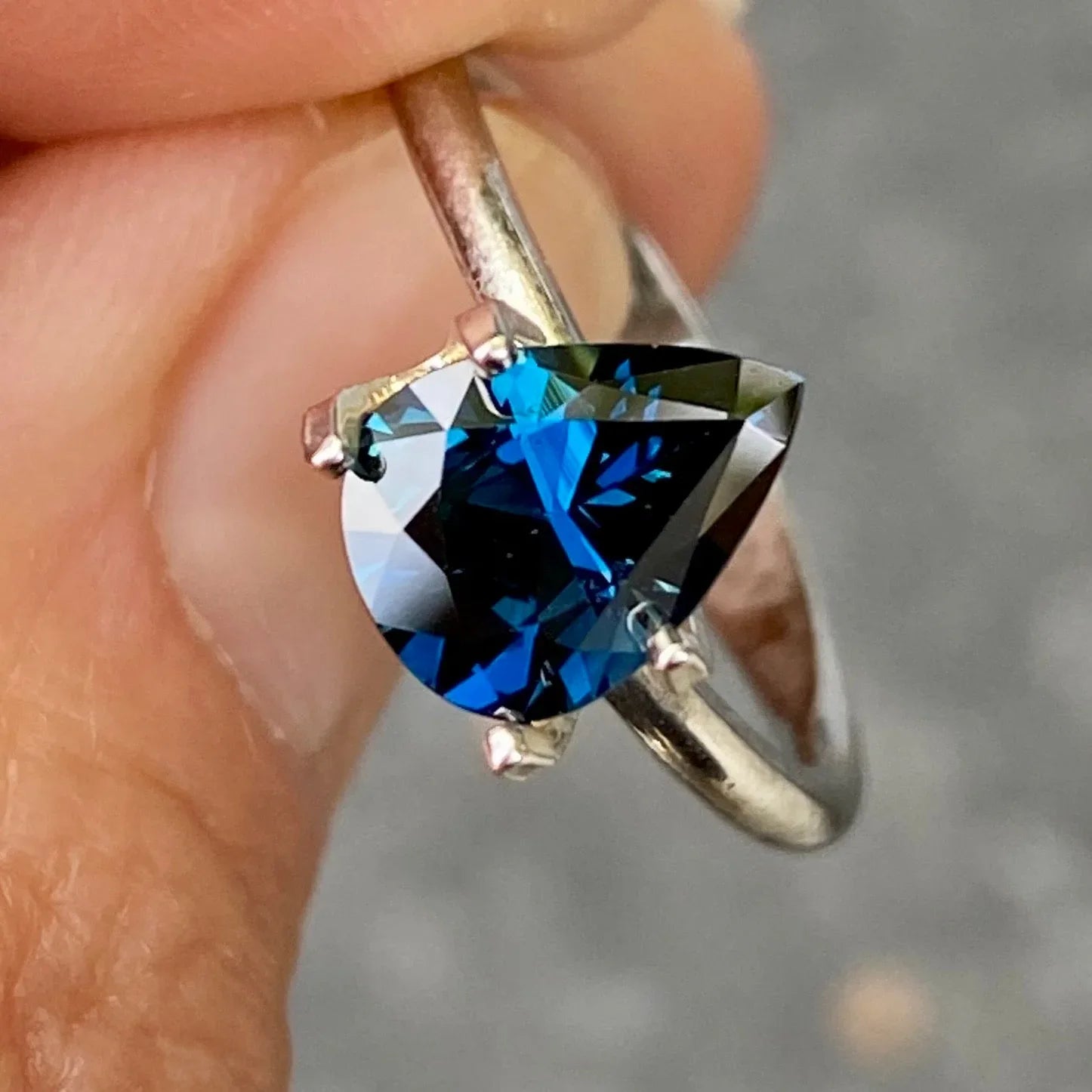 1.73ct pear cut Australian teal sapphire - Lizunova Fine Jewels