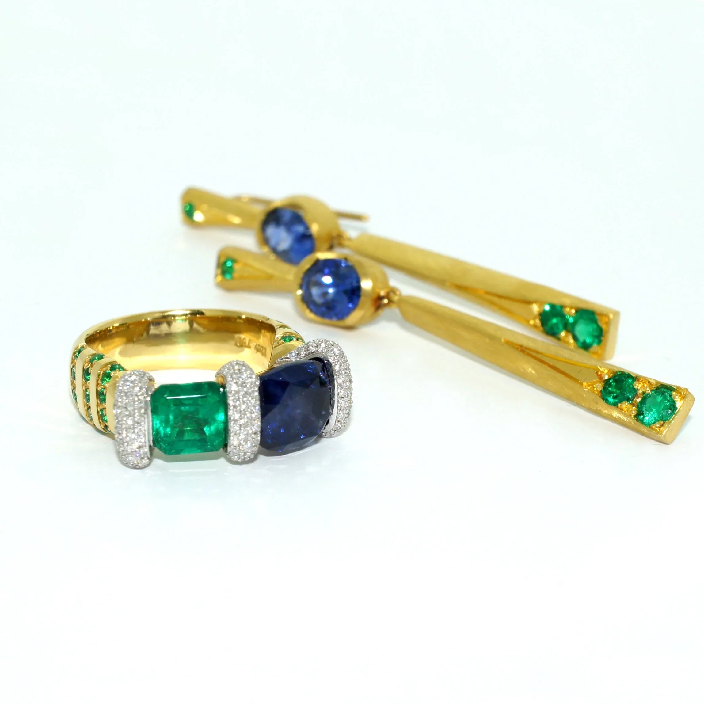 Rome | Sapphire, emerald & diamond ring - Lizunova Fine Jewels
