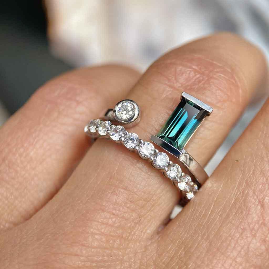 Manhattan | Teal sapphire & diamond toi et moi ring - Lizunova Fine Jewels