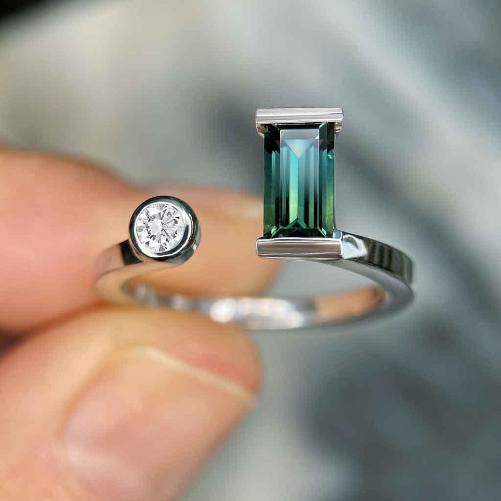 Manhattan | Teal sapphire & diamond toi et moi ring - Lizunova Fine Jewels