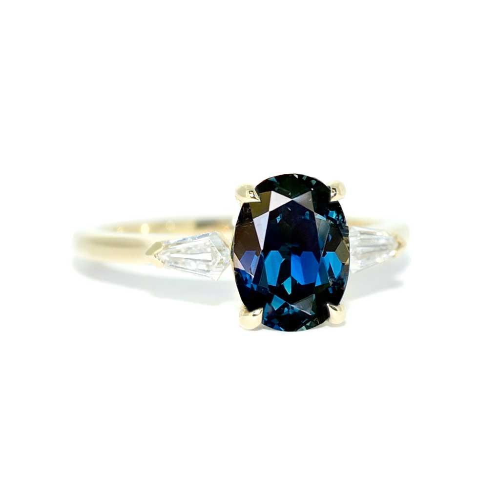 Perth | Oval teal sapphire 18k gold engagement ring - Lizunova Fine Jewels